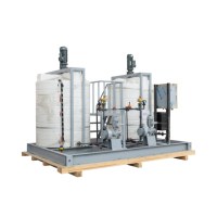 Système de pompe doseuse industrielle sur châssis avec réservoir de solution en plastique / Système de pompe doseuse chimique anticorrosion pour le traitement de l'eau