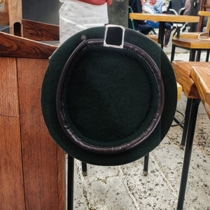 Chapeau béret en laine unisexe de haute qualité Style extérieur personnalisé en gros couvre-chef pour adultes pour une utilisation formelle pour le gouvernement saoudien - Product Image 6