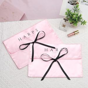 Yüksek kalite promosyon pembe saten iç çamaşırı iç çamaşırı giysi ambalaj zarf toz torbası özel Logo baskılı ipek saten saç çantası - Product Image 2