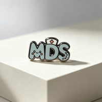 Épinglette en émail dur de bonne qualité, motif infirmière de dessin animé mignon avec visage souriant, plaqué nickel