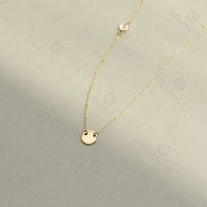 Collar con Colgante de Disco Geométrico Minimalista de Latón Gemnel, Chapado en Oro de 18K y Rodio, con Nombre Personalizado Grabado, para Mujer - Product Image 3