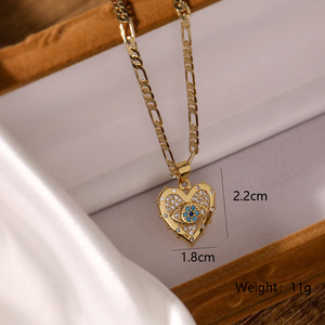 Conjunto de Collar y Aretes con Colgante en Forma de Corazón con Ojo de Demonio, Chapado en Oro Real con Circonio, Moderno y Único - Product Image 4