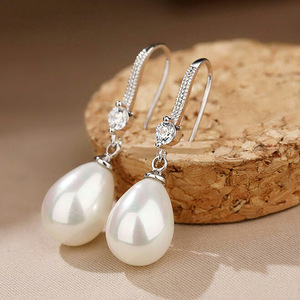 Orecchini Pendenti Lunghi Effetto Perla a Goccia per Donne, Eleganti Gioielli Vintage alla Moda - Product Image 3