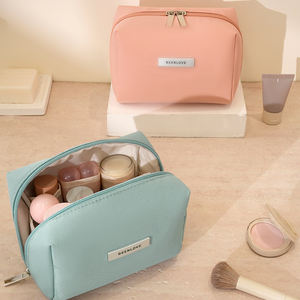 กระเป๋าเครื่องสำอางโพลีเอสเตอร์ปรับแต่งได้มีซิปพู่กันน้ำและโลโก้เป็นส่วนตัว - Product Image 1