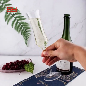 Claramente cristal personalizado forma de tulipán hecho a mano champán flauta copas champán para parejas conseguir Marri - Product Image 5