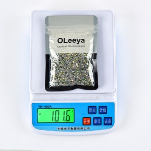 OLeeya Vente en gros de strass non fixés à dos plat, 400 couleurs, 20 grammes, 100 grammes, 200 grammes, SS6 à SS20, en vrac mixte pour le bricolage - Product Image 1