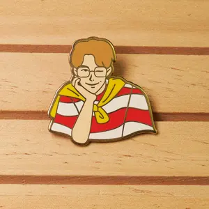 Vastgifts Custom Korea Idol Group Member Plated with Shiny Gold Hard Enamel Lapel Pin Badge