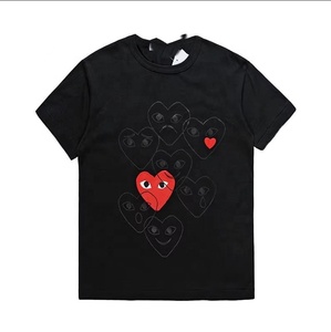 T-Shirt Nera da Uomo a Maniche Corte <span class=keywords><strong>con</strong></span> Stampa <span class=keywords><strong>Cuore</strong></span> <span class=keywords><strong>Rosso</strong></span>, Vestibilità Regolare Casual, Collo Tondo in Jersey di Cotone - Product Image 1