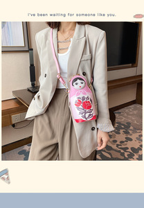 Bolso de Mensajero Creativo y Divertido de Moda 2024, Nuevo Bolso Personalizado con Pintura en Aerosol, Muñecas Rusas Estéreo - Product Image 3