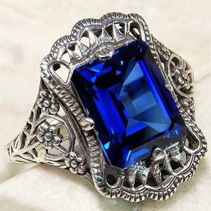 Anello Traforato Blu Reale per Donne, Gioiello di Fidanzamento Classico ed Elegante in Lega di Metallo Prezioso - Product Image 1