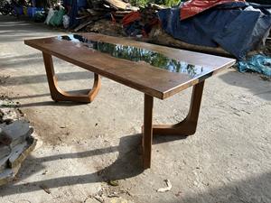 Table à manger en bois massif avec bordure naturelle et résine époxy, couleur foncée, nouvel article, luxe, vente en gros, service OEM/ODM - Product Image 6