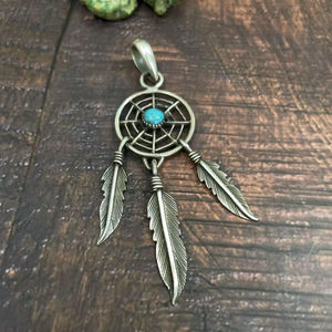 Pendentif unique en argent sterling fait main tendance pour femmes, avec turquoise Kingman - Product Image 1