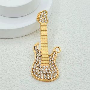 Llavero de guitarra de moda con decoración de diamantes de imitación, estilo moderno personalizado, pequeño regalo para amantes de la música, gran venta - Product Image 3