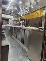 Remorque alimentaire remorquable à double essieu, entièrement en acier inoxydable, avec alimentation intégrée, pour foire de rue, restauration extérieure, snacks, bonbons et chips