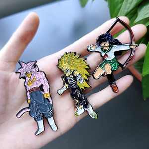 เข็มกลัดฮาโลวีนแบบกำหนดเองได้ พร้อมกลิตเตอร์ บัตรด้านหลังแบบนิ่มและแข็ง โลหะผสมสังกะสีชุบทอง  เคลือบอีนาเมลแบบกำหนดเอง ตัวล็อคแบบผีเสื้อ - Product Image 4