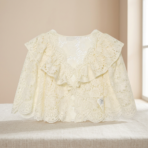 Chemisier en dentelle crème pour femme avec col à volants et manches ballon, style doux printemps-été, coupe ample, haut court - Product Image 3