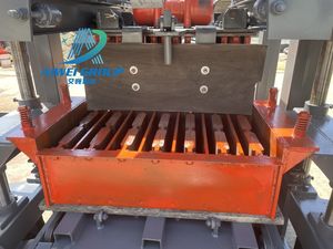 Máquina Semiautomática para Fabricar Bloques de Hormigón QT 4-24, Máquina de Construcción de Bloques Huecos con Presión Hidráulica, Motor Principal - Product Image 4