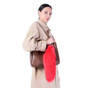 LLavero de cola de zorro <span class=keywords><strong>Real</strong></span> de 40cm de gran tamaño al por mayor llavero de cola de zorro esponjosa Natural de diseño encantador llavero de cola de piel de zorro - Product Image 6