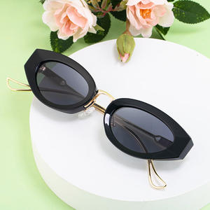 Gafas de sol tipo ojo de gato personalizadas de estilo europeo americano para mujer, montura negra, protección UV400, moda Instagram XH 3521 - Product Image 3