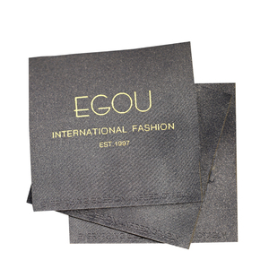 Etiqueta tejida personalizada para ropa: logotipo de marca, diseño privado, talla, cuello, etiqueta de tela damasco para prendas. - Product Image 3