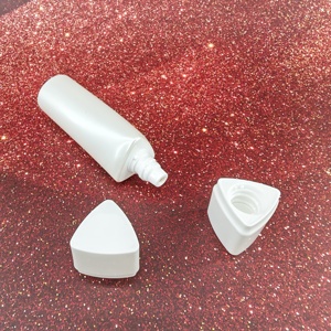 Tubos Cosméticos de Plástico PP Blancos Personalizados, Forma Triangular Especial, con Tapa de Rosca Triangular de Doble Pared para Envasado de Crema y Limpiador Facial - Product Image 4