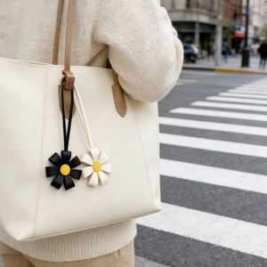 Decorative Daisy Keychain Vintage Pu Leather Flower Purse <b>Charm</b> Portable Key Ring <b>Bag</b> Ornament - Product Image 2