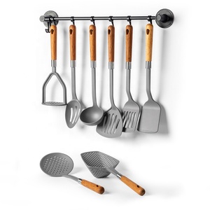 Mango de madera para el hogar y la cocina, 8 Uds., herramientas de cocina antiadherentes grises, juego de utensilios de nailon - Product Image 1