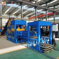 Machine de moulage de blocs creux en béton entièrement automatique à haute capacité pour pavés de bordure de routes municipales