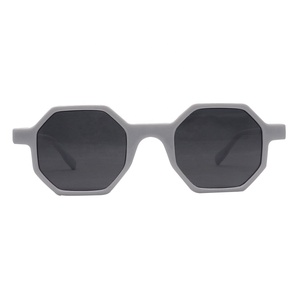 Großhandel Qualität Custom Logo Sonnenbrille mit weiß rot <span class=keywords><strong>blau</strong></span> Rahmen aus PC-Acryl gläsern - Product Image 5