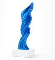 Maßgefertigter Langlebiger Zinklegierungs-Pyramidenpokal 3D Gravierte Gold-Auszeichnung Traditioneller Stil Innovatives Design Anpassbare Trophäe