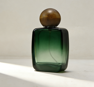 Vente en gros de flacons de parfum en verre carrés plats personnalisés de 60 ml et 100 ml, avec pulvérisateur, gravure au sérigraphie, transparent mat - Product Image 1