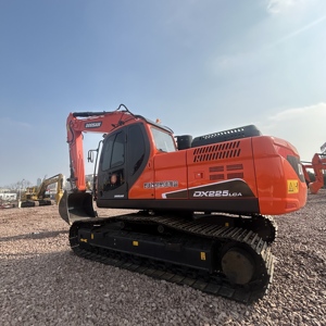 Excavadora Usada Doosan DX225LC de 22 Toneladas, Motor Isuzu Tier 3 Sin DEF, con Bomba y Engranaje para Carga de Roca en Pequeñas Canteras y Apilamiento - Product Image 3