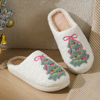 Pantoufles douillettes et moelleuses à motif sapin de Noël pour hommes et femmes