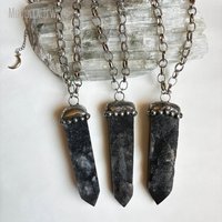 Collier pendentif en cristal de sphalerite naturelle NM62214, accessoire de méditation esotérique, cadeau sur le thème de la sorcière pour Halloween