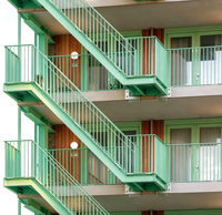 Escalier en acier galvanisé Prima Custom avec barres verticales pour immeubles d'appartements et bâtiments commerciaux