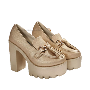 Chaussures à talons hauts pour femmes, petites tailles, avec pompons et décorations métalliques, nouveau style automne, talon épais, grandes tailles, chaussures professionnelles - Product Image 5