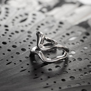 Anillo de Diseño Ondulado Vintage Chapado en Oro de 18K de J&D para Uso Diario Unisex - Product Image 3