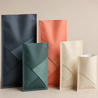 Sacs opaques imprimés sur mesure, pochettes à trois soudures latérales pour assortiments de cadeaux de fin d'année, impression de logo artistique de qualité supérieure