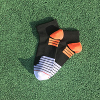 Chaussettes de sport unisexes professionnelles respirantes avec soutien de la voûte plantaire pour la course, la gym, le basketball et l'entraînement