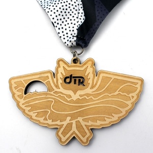 Fábrica de Medallas, Soporte de Madera Personalizado para Medallas, Medalla de Madera Personalizada para Maratón y Carreras con Logotipo Grabado con Láser a Color - Product Image 6