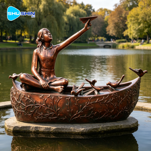Grande Statua Moderna 3D in Bronzo di Ragazza che Tiene un Aeroplanino, Scultura per Giardino Esterno e Fontana d'Acqua - Product Image 4
