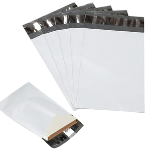 ถุงพลาสติกสำหรับจัดส่งและส่งไปรษณีย์คุณภาพสูง ย่อยสลายได้ทางชีวภาพ ผลิตจากพลาสติก PE พร้อมโลโก้สั่งทำพิเศษ ปิดผนึกด้วยกาวในตัว และบรรจุภัณฑ์พลาสติก - Product Image 1