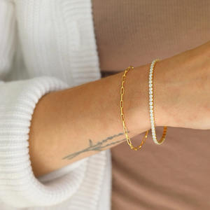 Luckyju कस्टम ज्वैलर्स वाटरप्रूफ टॉर्च मुक्त हाइपोएलर्जेनिक 18k सोने की प्लेटेड स्टेनलेस स्टील महिला जिरकॉन टेनिस ब्रेसलेट - Product Image 3