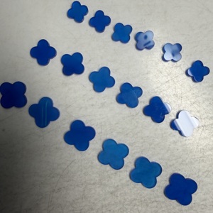หินอาเกตสีน้ำเงินขายส่ง ขนาด 8x8 มม. 10x10 มม. รูปใบโคลเวอร์สี่แฉก - Product Image 2