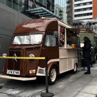 Camion de restauration mobile pour café et bonbons avec comptoir de boissons professionnel pour événements de café spécialisé, marchés et services de traiteur