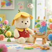 Venta al por mayor directa de fábrica: Oso de peluche cremoso con chaleco de lunares verdes y rojos y sombrero de flores, personalizado OEM a granel para regalo del hogar