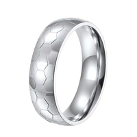 Cincin Pernikahan besi tahan karat netral 8mm desain sepak bola sarang lebah perak untuk perayaan pesta ulang tahun perhiasan modis