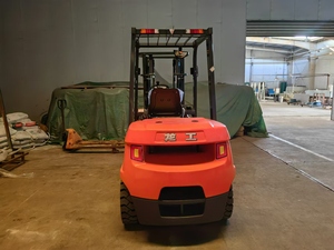 Chariot élévateur CPCD30 à châssis long pour une maniabilité optimale sur terrains accidentés - Product Image 1