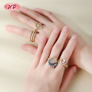 Anillo Vintage de Aleación Chapado en Oro de 18K con Circonitas Sol y Luna Celestiales para Mujer, Regalo de Aniversario, Joyería - Product Image 2