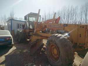 Buen estado usado niveladora Komatsu GD605 para la venta en Shanghai buena calidad precio barato máquina hidráulica marca japonesa - Product Image 2